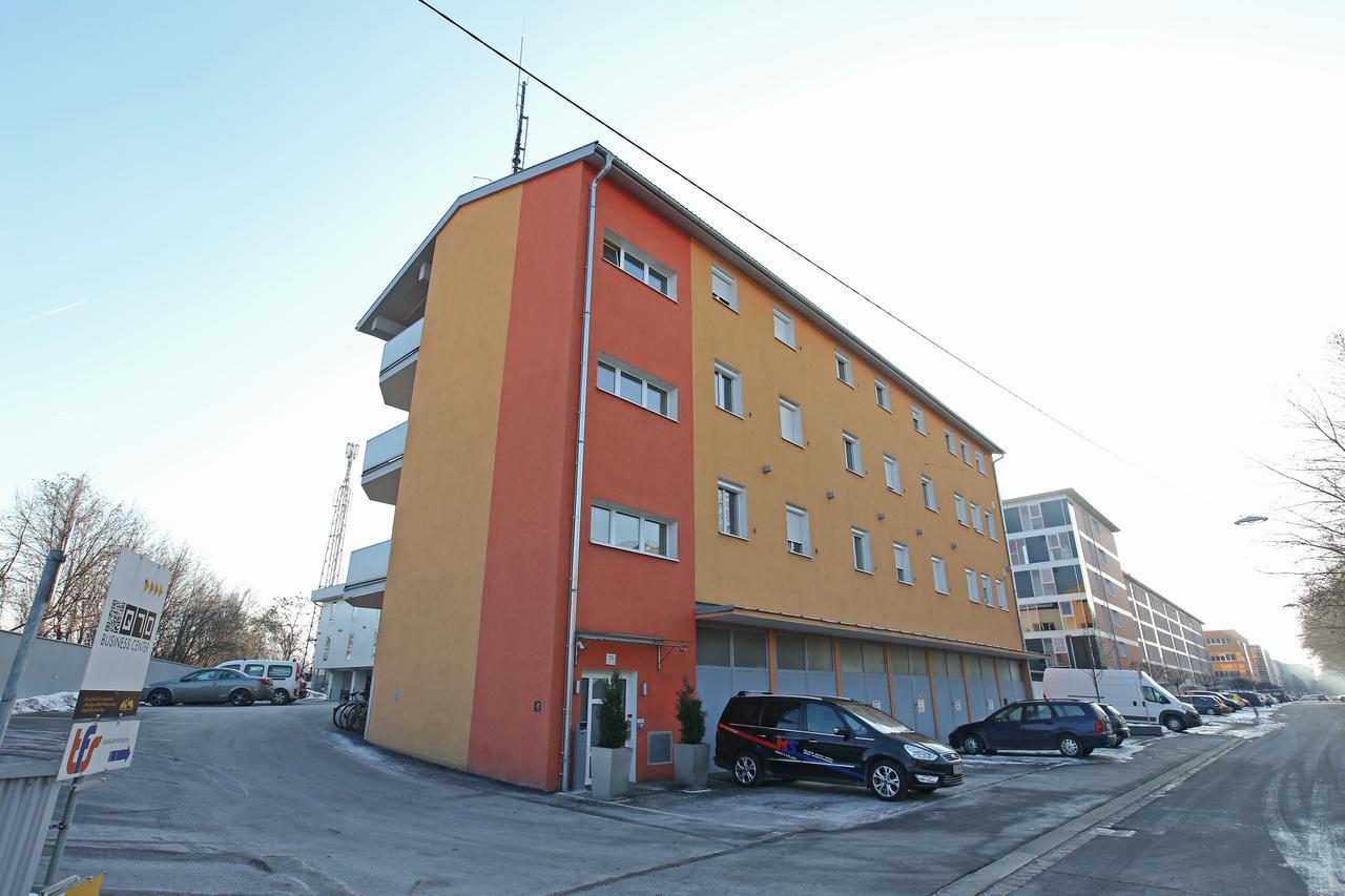 Montagehotel Living@Линц Екстериор снимка