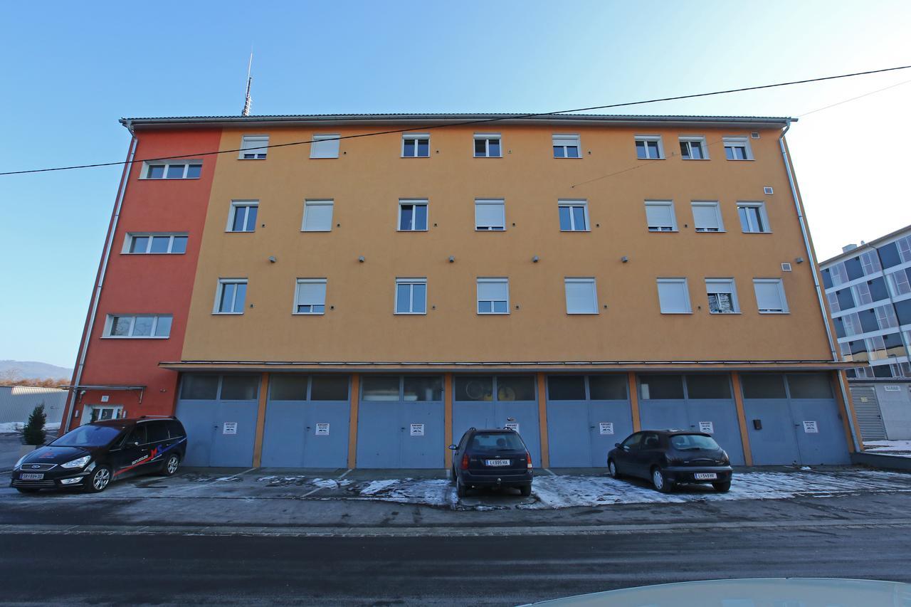 Montagehotel Living@Линц Екстериор снимка