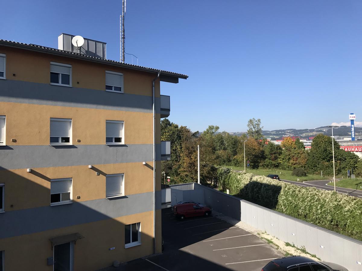 Montagehotel Living@Линц Екстериор снимка